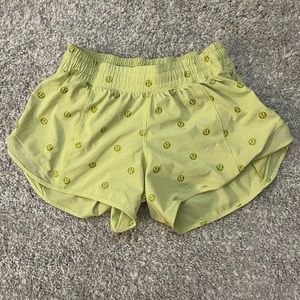 Lululemon Women’s Hotty Hot Short Lime Green Symbol Size 6 4 inch